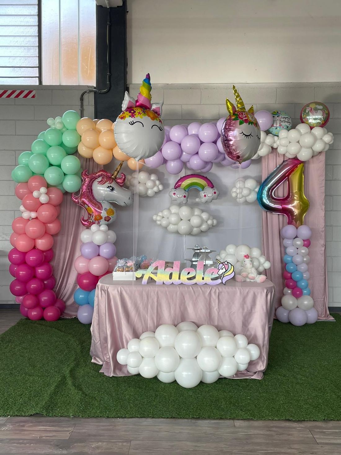 Allestimento a tema unicorno per una festa di compleanno da Pito Pitù a Cabiate